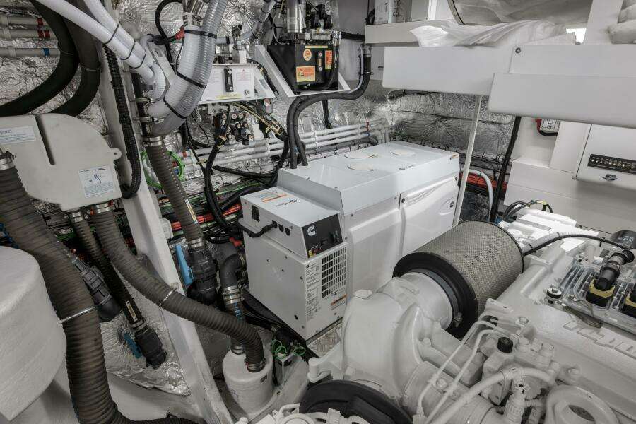 2026 Sunseeker 88 Yacht