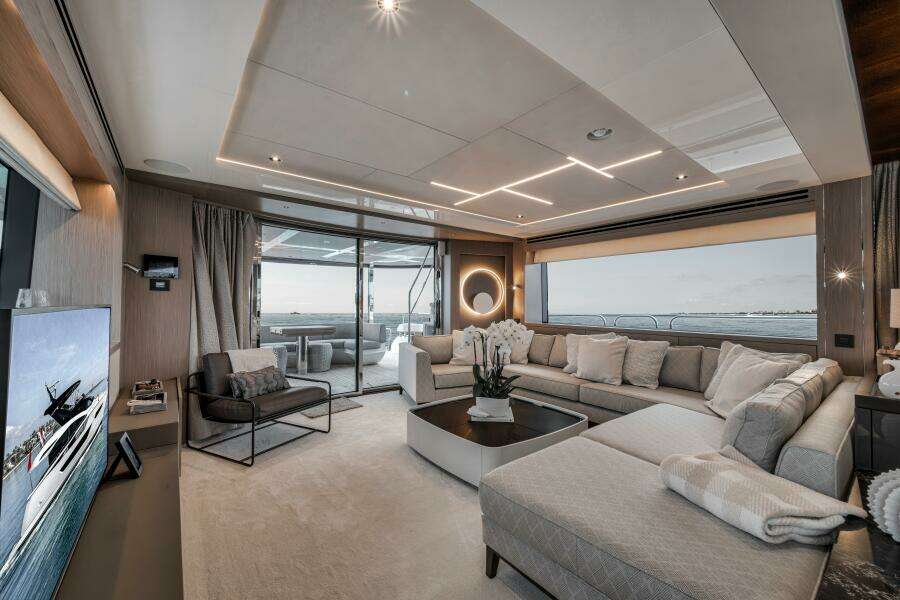 2026 Sunseeker 88 Yacht