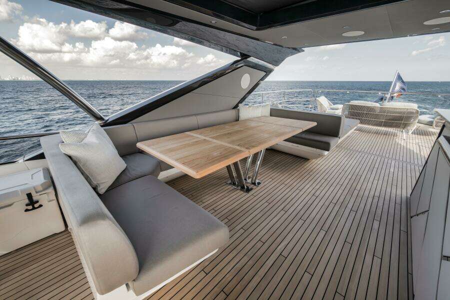 2026 Sunseeker 88 Yacht