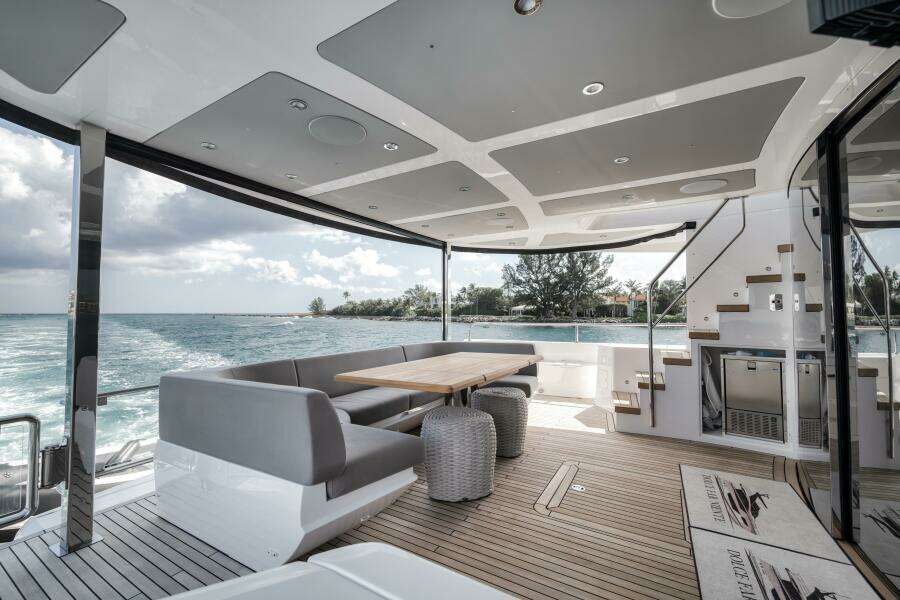2026 Sunseeker 88 Yacht