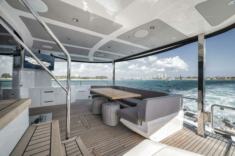 2026 Sunseeker 88 Yacht