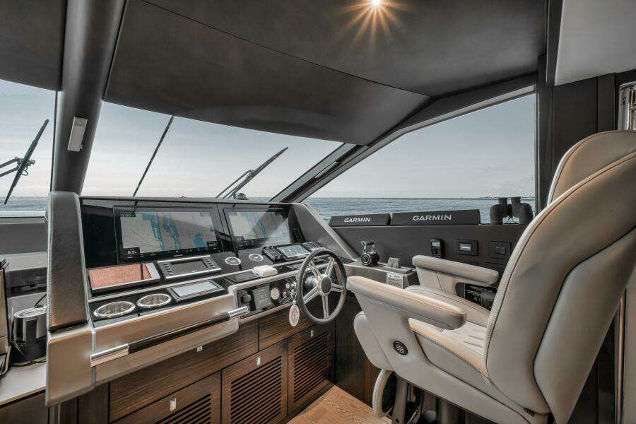 2026 Sunseeker 88 Yacht