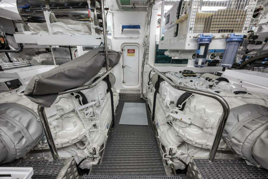 2026 Sunseeker 88 Yacht