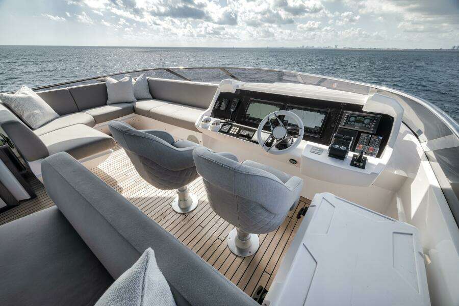 2026 Sunseeker 88 Yacht