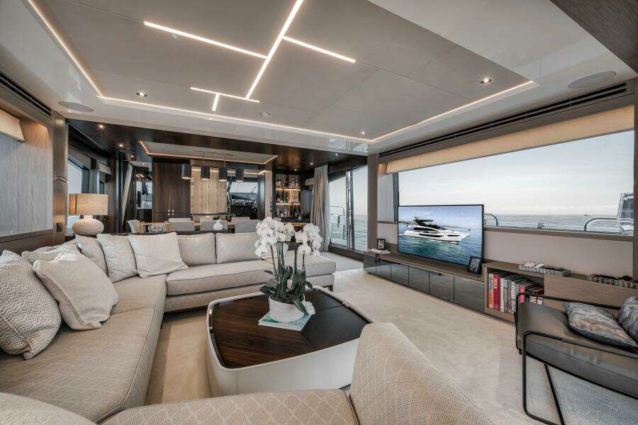 2026 Sunseeker 88 Yacht