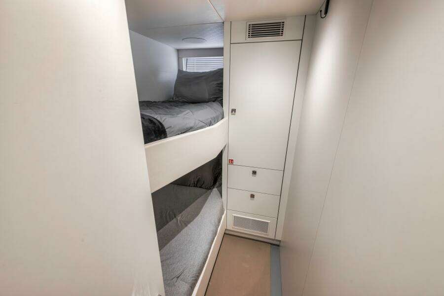 2026 Sunseeker 88 Yacht