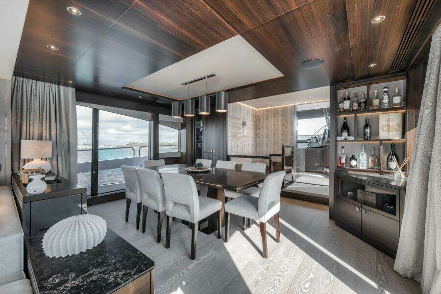 2026 Sunseeker 88 Yacht