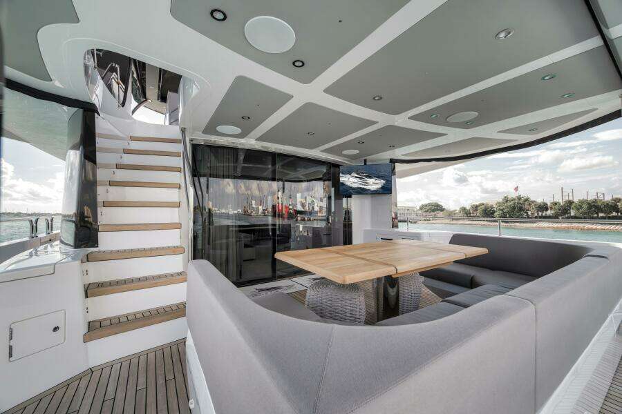 2026 Sunseeker 88 Yacht