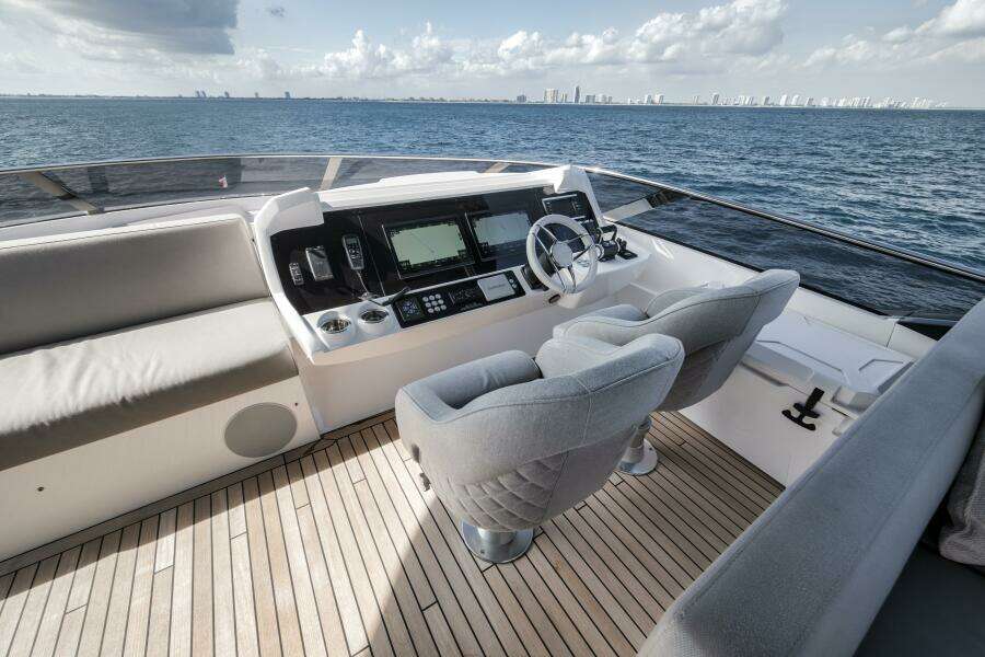 2026 Sunseeker 88 Yacht