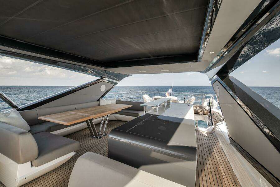 2026 Sunseeker 88 Yacht