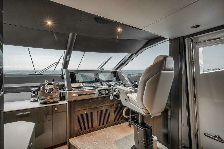 2026 Sunseeker 88 Yacht