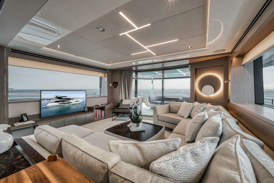 2026 Sunseeker 88 Yacht