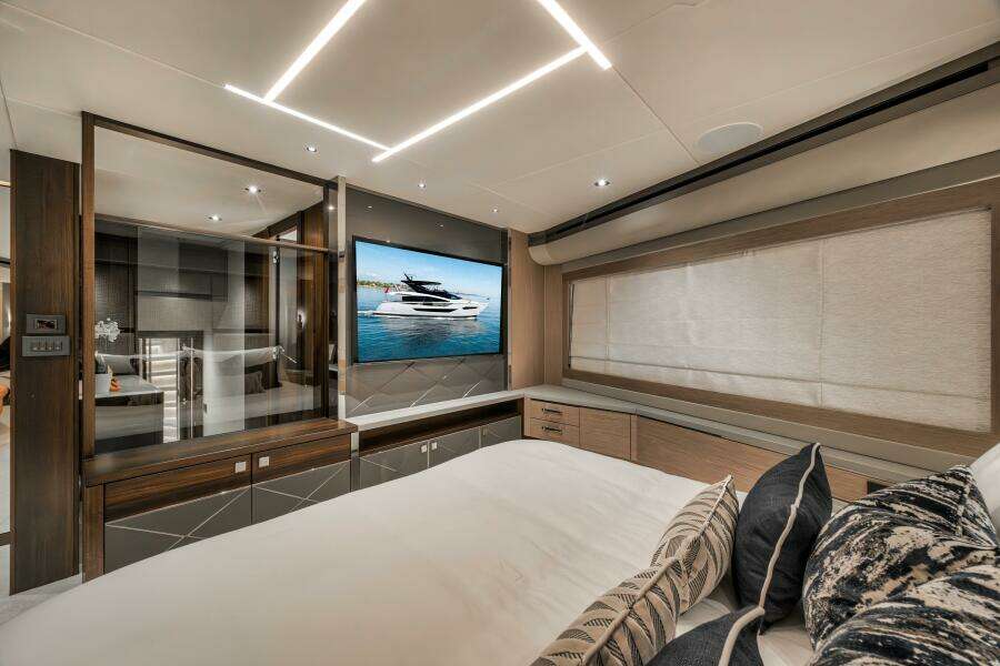 2026 Sunseeker 88 Yacht