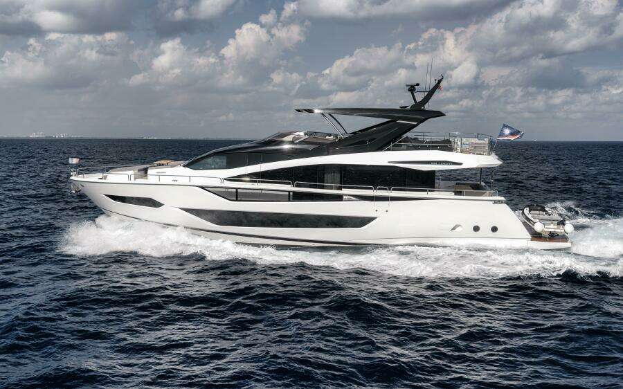 2026 Sunseeker 88 Yacht