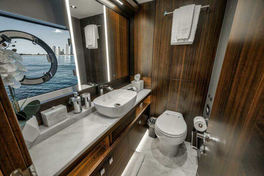 2026 Sunseeker 88 Yacht