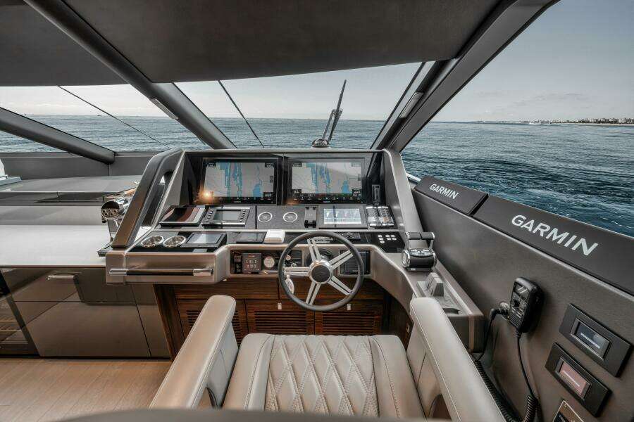 2026 Sunseeker 88 Yacht