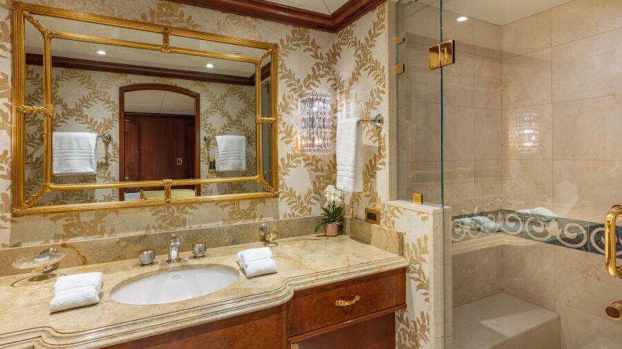 2001 Trinity Yachts Tri-Deck MY