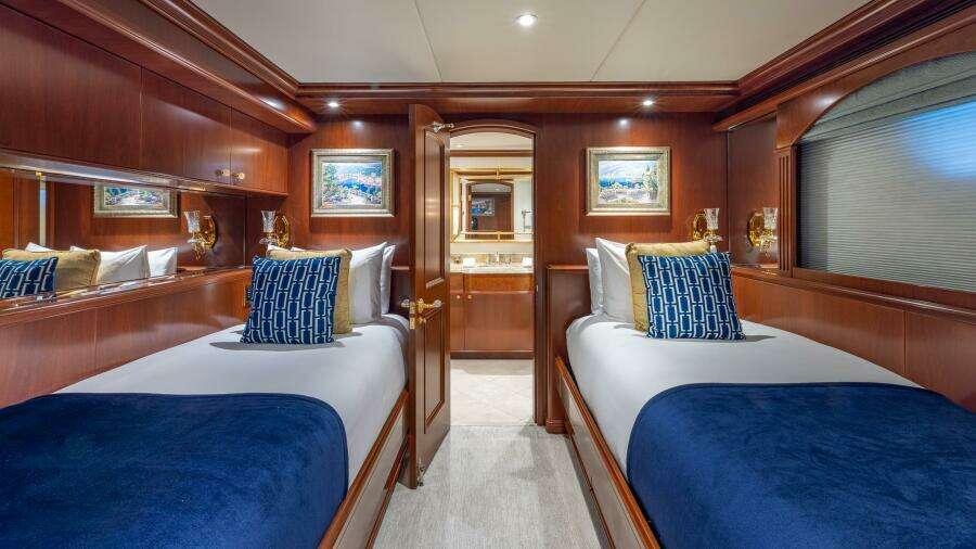 2001 Trinity Yachts Tri-Deck MY