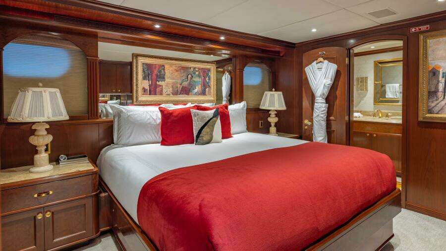 2001 Trinity Yachts Tri-Deck MY