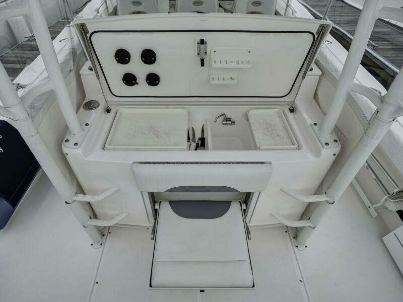 2015 Everglades 435 Center Console