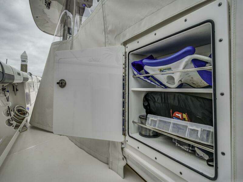 2015 Everglades 435 Center Console