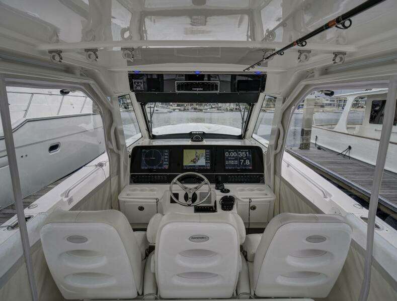 2015 Everglades 435 Center Console