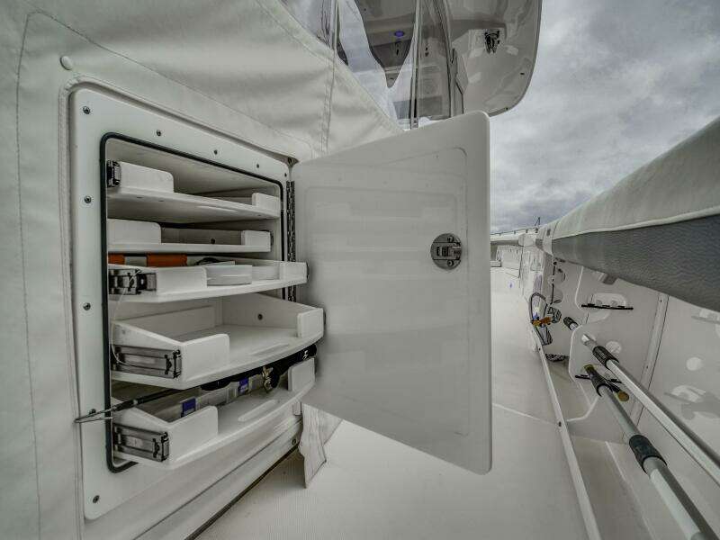 2015 Everglades 435 Center Console