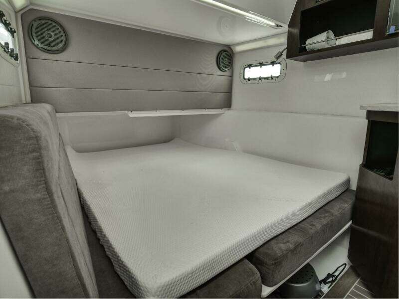 2015 Everglades 435 Center Console