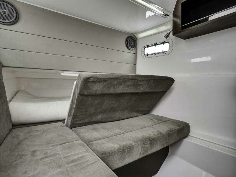 2015 Everglades 435 Center Console