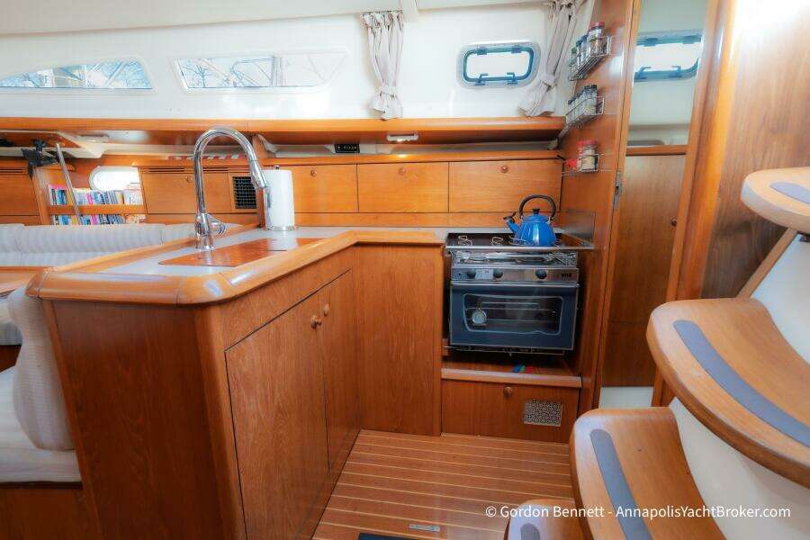 2002 Jeanneau Sun Odyssey 37