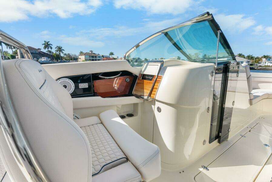 2021 Chris-Craft Launch 35 GT OB