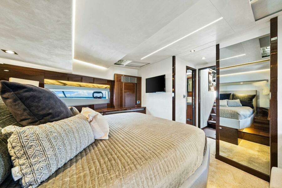 2019 Prestige 630 Flybridge - Stateroom