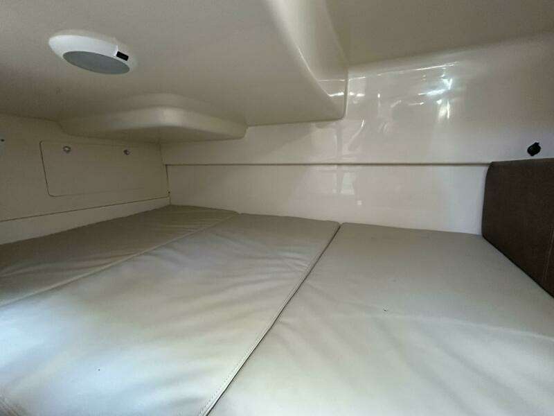 2015 Boston Whaler 285 Conquest