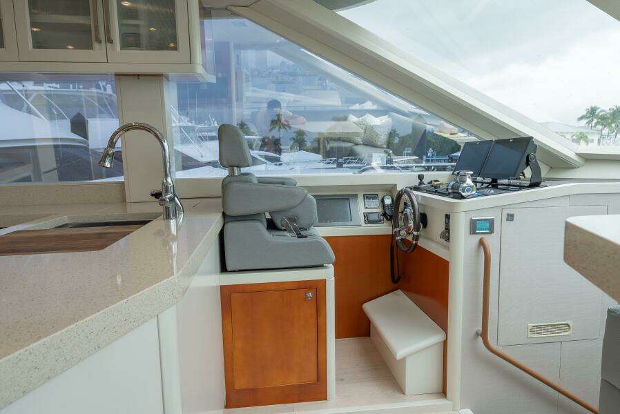 2012 Lazzara Yachts 