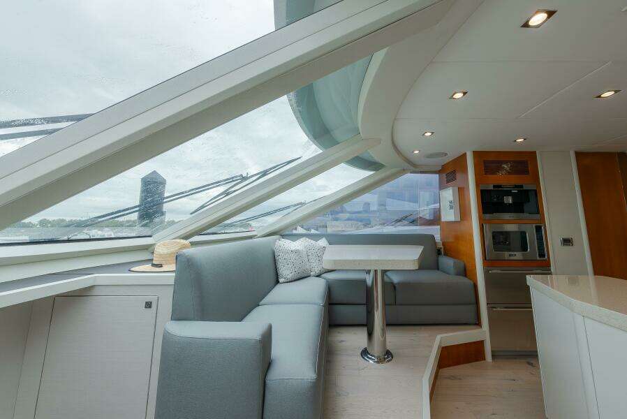2012 Lazzara Yachts 