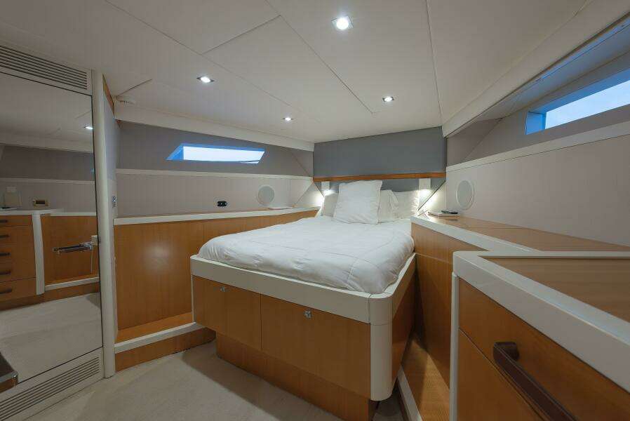 2012 Lazzara Yachts 
