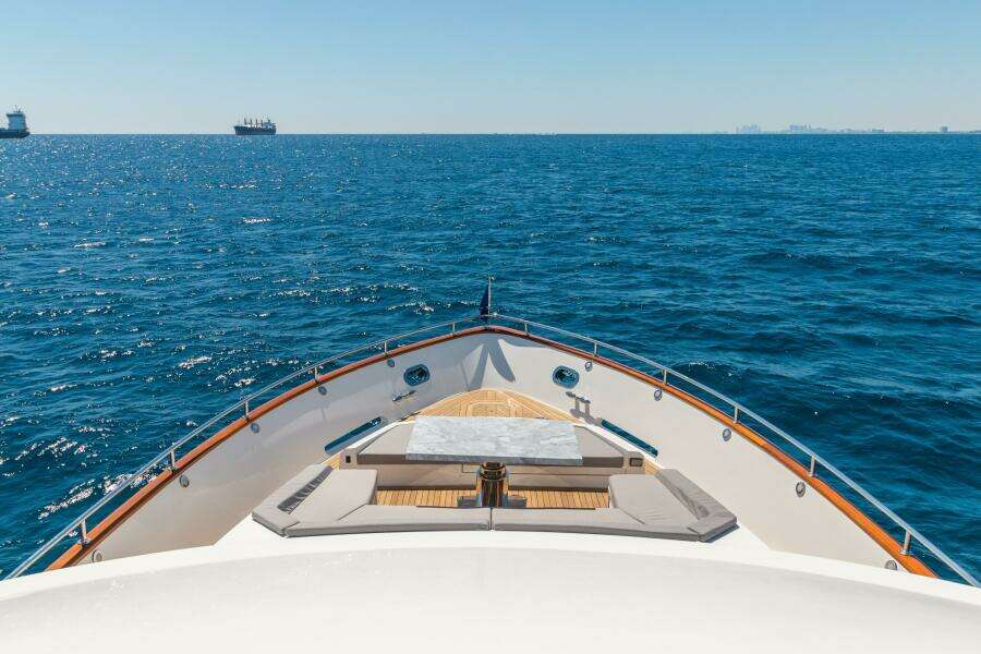 2012 Lazzara Yachts 