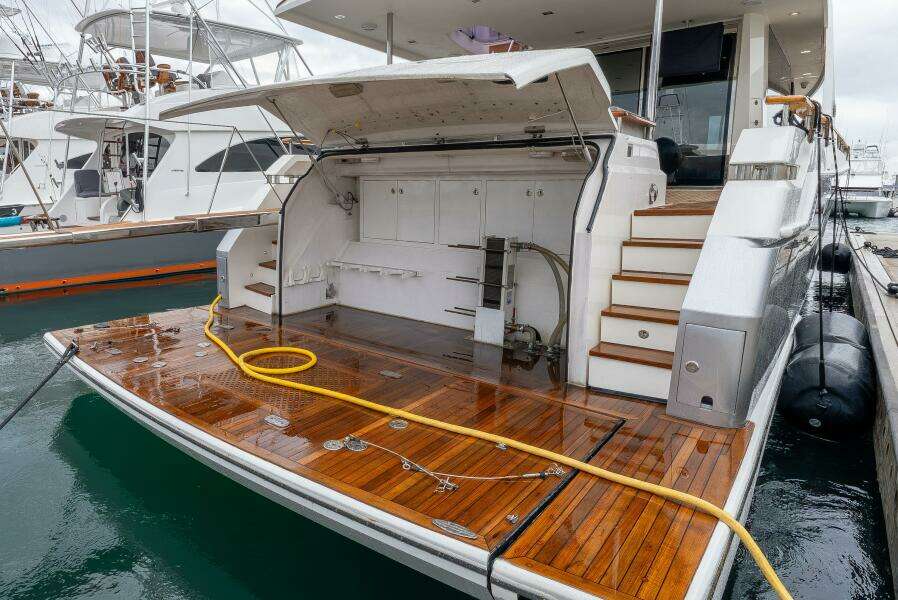 2012 Lazzara Yachts 