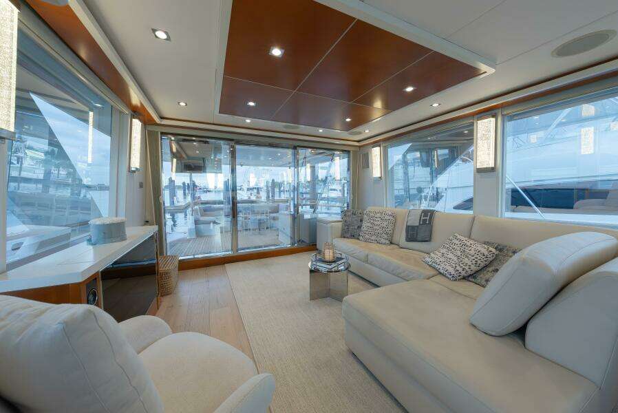 2012 Lazzara Yachts 