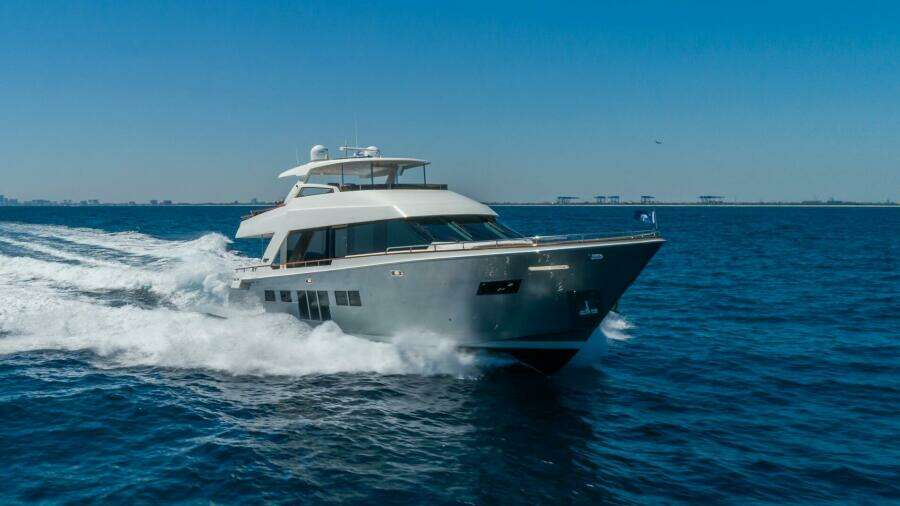 2012 Lazzara Yachts 