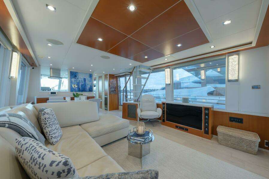 2012 Lazzara Yachts 