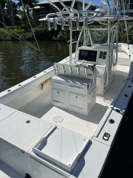 2006 Regulator 32 Center Console