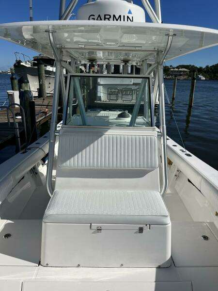2006 Regulator 32 Center Console