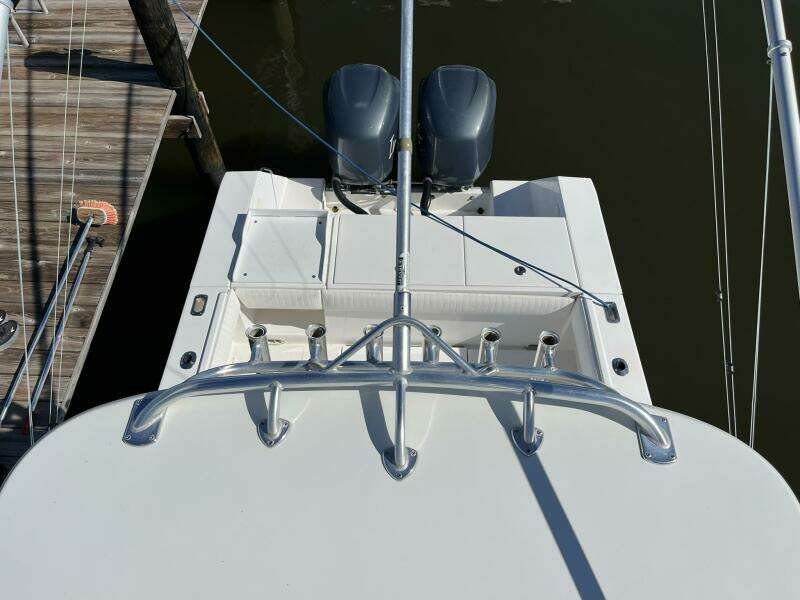 2006 Regulator 32 Center Console