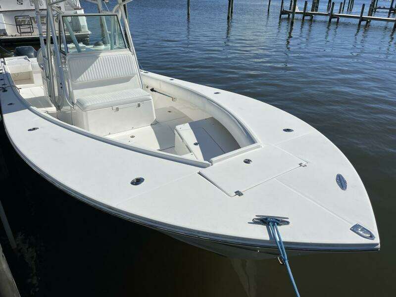 2006 Regulator 32 Center Console