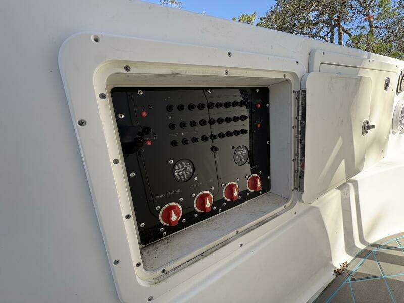 2008 Wellcraft 35 Scarab Sport