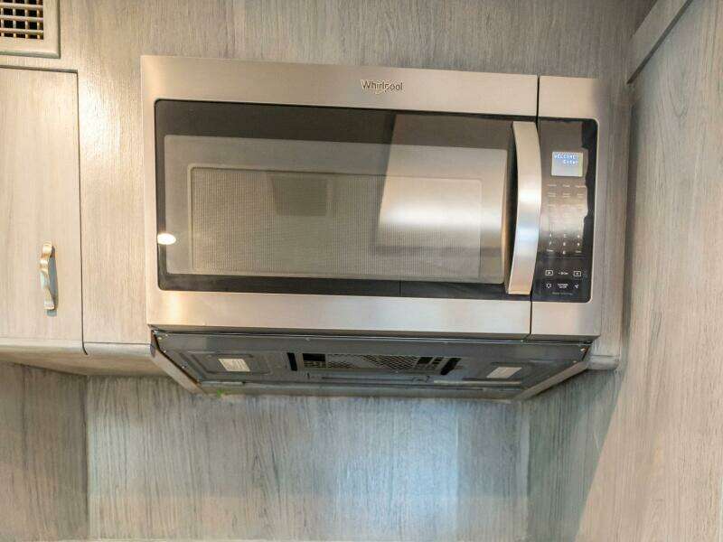 1998 Hatteras 74 Cockpit Motoryacht