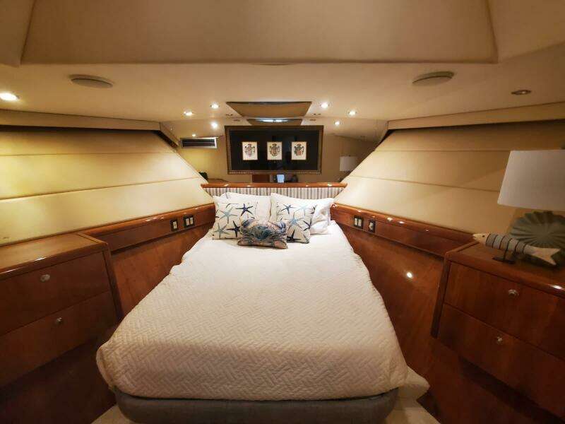 2000 Hatteras 75 Sport Deck