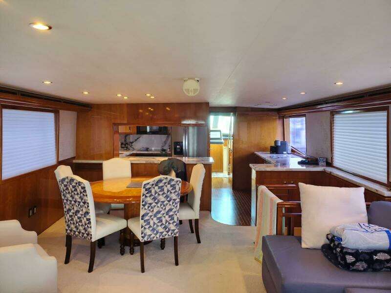 2000 Hatteras 75 Sport Deck