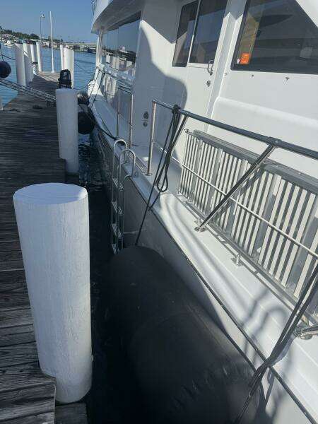 2000 Hatteras 75 Sport Deck